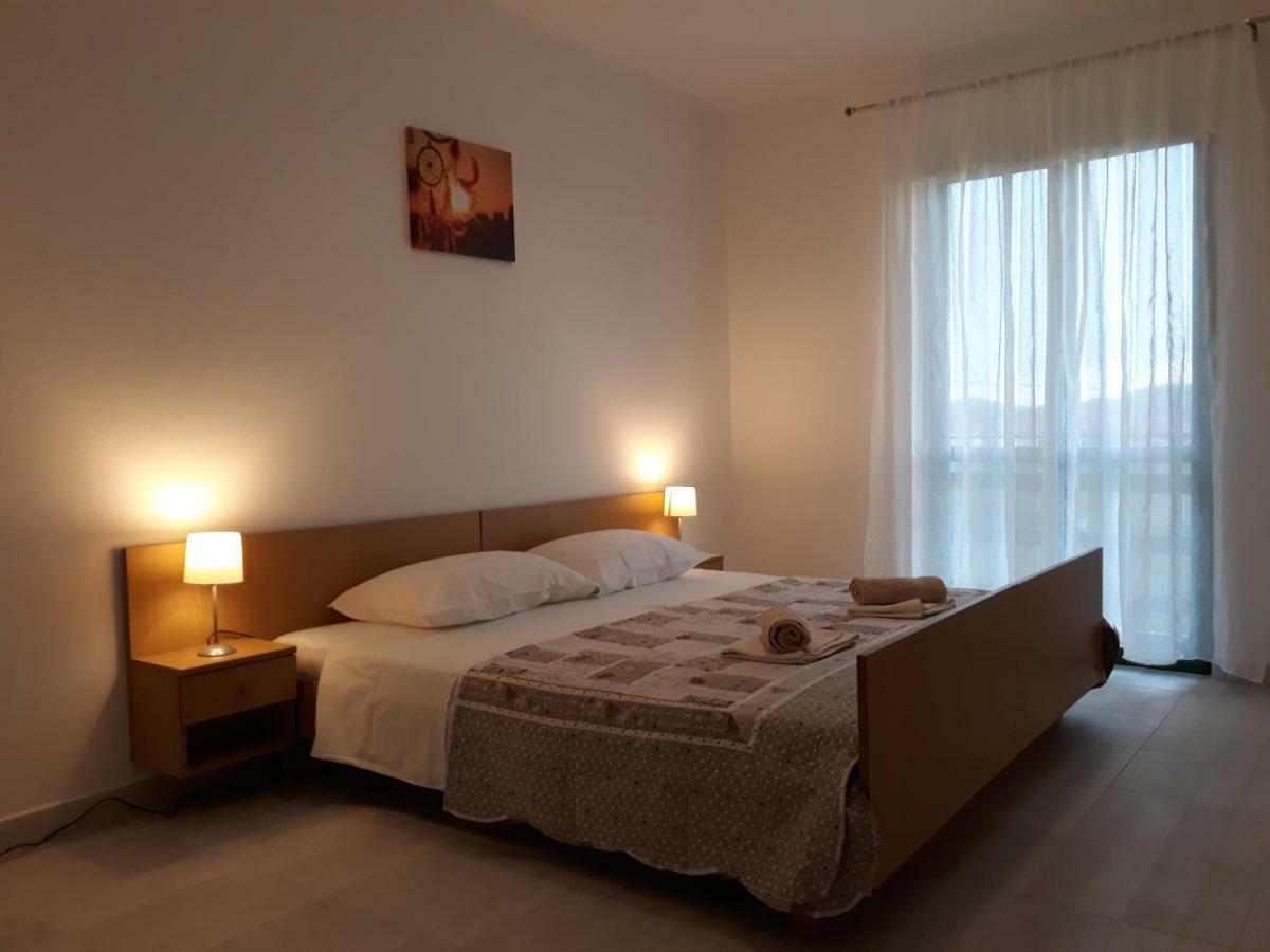 Apartments Jelicic Biograd Na Moru Buitenkant foto
