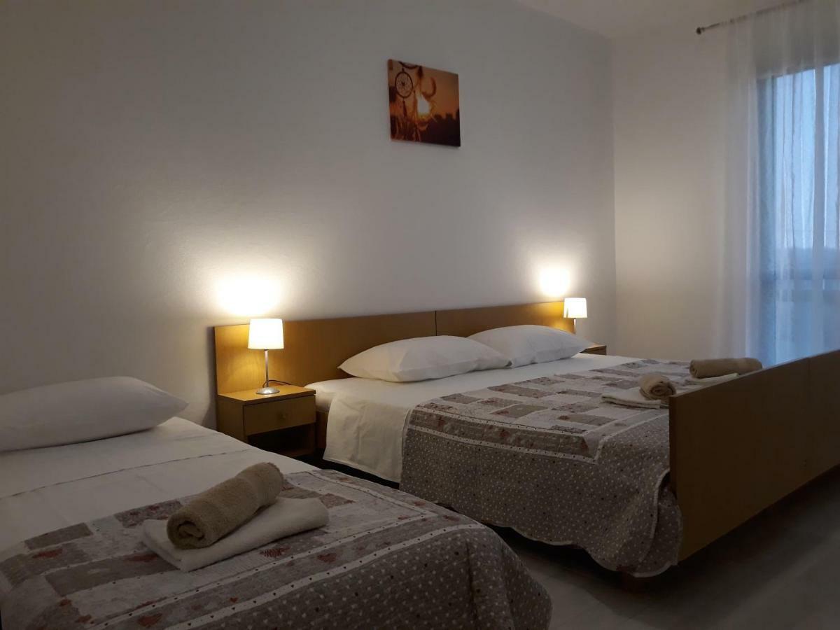 Apartments Jelicic Biograd Na Moru Buitenkant foto